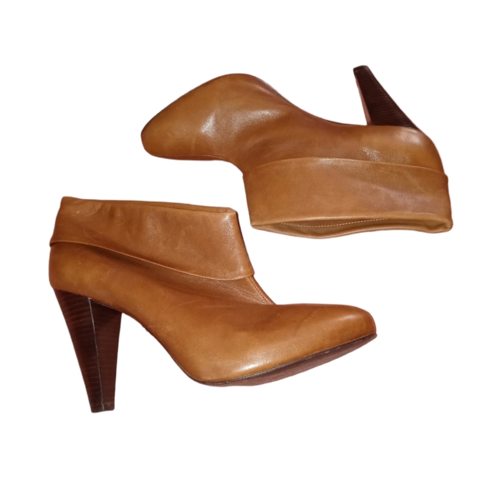 Pour La Victoire Booties size 10 Women's   16